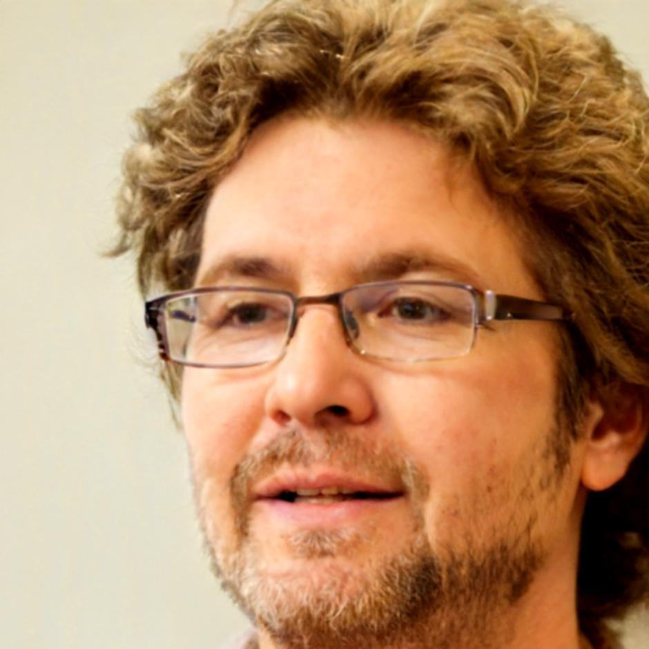 Portrait de Bastien Leclerc, expert en conformité budgétaire